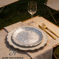 Assiette de présentation texturée à bord festonné en PP de 13 pouces, décorative, gaufrée métallique, pour la mise en table de mariages, banquets et fêtes