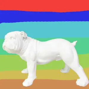 รูปปั้นสัตว์รูปปั้นแกะสลักรูปสุนัขบูลด็อกสีขาวทำจากเรซิน