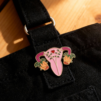 Broche en émail féministe, utérus en fleurs, droits des femmes, droits reproductifs, broche en métal, badges, bijoux, cadeaux, épingles à revers, utérus