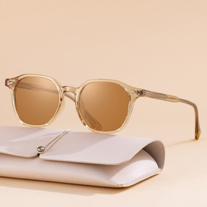 Tr28002 Gafas de sol unisex con montura negra de PC, protección UV400, clase 2, para hombres y mujeres, diseño moderno - Product Image 5