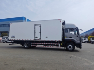 Camion frigorifique Foton de 7,8 m, camion frigorifique lourd, transport de poisson, viande, crème glacée, moteur Cummins, fourgon frigorifique, réfrigérateur 10 tonnes, conduite à gauche - Product Image 3