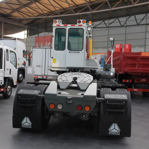 Nouveau Camion Tracteur Portuaire à Basse Vitesse 6 Roues Diesel Sinotruk HOVA HOWO 4x2 Conduite à Droite pour Terminal Portuaire à Vendre - Product Image 3