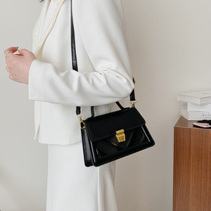 กระเป๋าแฟชั่นใบเล็กสำหรับผู้หญิงรุ่นใหม่มาแรงสไตล์เกาหลีเรียบง่ายปักลายเส้นกระเป๋าสะพายข้างสำหรับสุภาพสตรี - Product Image 4