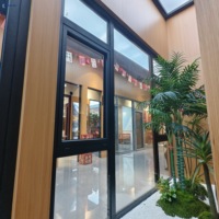Ventana Corredera de Madera Revestida de Aluminio con Rotura de Puente Térmico, Doble Acristalamiento Low-E, Acero Inoxidable, Interior de Roble, Panel Grande, Lujo para Villas y Salas de Estar