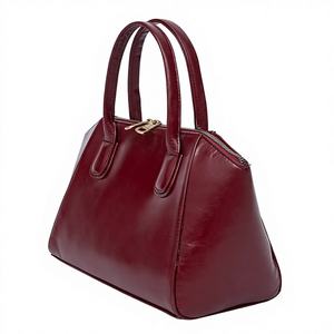 กระเป๋าถือหนังสีแดงเลือดหมูสไตล์วินเทจ ดีไซน์ทรงแข็ง พร้อมหูหิ้ว สำหรับผู้หญิง เหมาะสำหรับงานทางการ งานเลี้ยง งานแต่งงาน ของขวัญ - Product Image 1