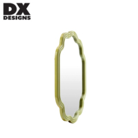 Miroir mural ondulé irrégulier DX Designs, finition vert olive brillante et épurée, miroir décoratif pour salon et chambre à coucher