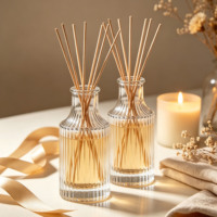 Bouteille diffuseur à roseaux en verre transparent côtelé de 150 ml, vide, à rayures verticales, pour parfum d'ambiance et décoration, avec logo personnalisé, vente en gros