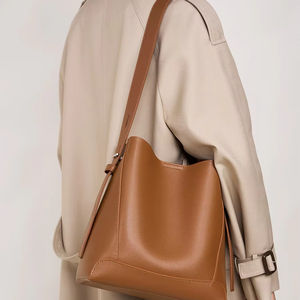 High-End New Women's Soft Leather Messenger Bag Polyester Lining Large-Capacity Bucket Bag <b>Water</b> <b>Bottle</b> <b>Holder</b> OEM Bag - Product Image 1