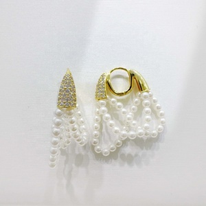 Precio al por mayor, pendientes de plata 925, elegantes y modernos, estilo coreano, para fiesta, para mujer, chapados en oro de 18k, con perlas grandes. - Product Image 1