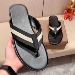 Tongs et sandales de luxe pour hommes et femmes, nouvelle collection 2026, haute qualité, confortables, respirantes, style mode, de créateur - Product Image 1