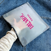 Sac d'emballage en plastique transparent personnalisé de haute qualité pour vêtements, sac à fermeture éclair givré avec logo, sac à fermeture éclair
