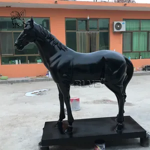 Decoração exterior Arte Moderna Presente Fiberglass Life Size Escultura Animal Resina Estátua Cavalo Preto