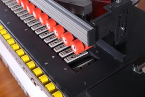 Vollautomatische Kompakte Kantenanleimmaschine Diagonale Kantenbandmaschine für Holzmöbelverarbeitung - Product Image 6