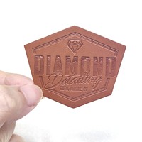 Fabricant Offre Spéciale forme carrée logo en relief à repasser sur étiquette en cuir personnalisée à coudre pour casquettes chapeaux jeans