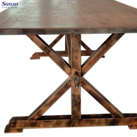 Ensemble de table à manger et de chaises à dossier croisé en bois antique de style farmhouse pour hôtel, mariage, banquet, événement, fête