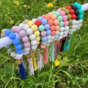 कैंडी रंग सिलिकॉन लकड़ी के मनके कंगन चूड़ी चाबी का गुच्छा बैग लटकन पु चमड़े लटकन लोचदार चाबी की अंगूठी महिलाओं के लिए उपहार