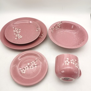 Juego de Platos y Tazas de Cerámica de Estilo Americano de 18 Piezas con Diseño Pintado a Mano, Apto para Lavavajillas - Product Image 1
