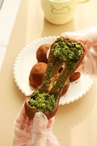 La préparation de mochi est utilisée pour faire du <span class=keywords><strong>chocolat</strong></span> à la pistache de Dubaï, qui a un goût excellent et une texture moelleuse. 25g - Product Image 4