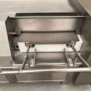 เครื่องหั่นเนื้ออัตโนมัติเชิงพาณิชย์ 220V สำหรับเนื้อแช่แข็ง พร้อมชิ้นส่วนแกนหมุน - Product Image 4