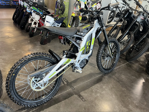 Moto tout-terrain électrique Surron Light Bee X Silver, cadre en aluminium forgé, 75 km/h, couple élevé, moto de trail enduro - Product Image 4