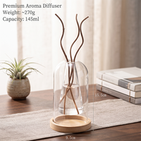 Bouteille diffuseur d'arômes en verre transparent rond vide de luxe OEM ODM 130 ml 200 ml personnalisée avec base en bois pour la maison