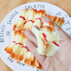 ของเล่นบีบจำลองเฟรนช์ฟรายส์ วัสดุ TPR ของเล่นฟิดเจ็ตสำหรับทุกเพศ ช่วยผ่อนคลายอารมณ์ - Product Image 2