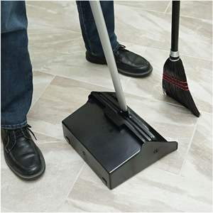 Boardwalk BWK951BP Naturel/Noir 37-38 pouces. Balai de hall avec poils en polypropylène à pointe flagonnée et tête de balai en herbe/PET, lot de 12 - Product Image 5