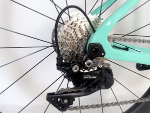 Vélo de route complet à 22 vitesses avec freins à disque et câblage interne, groupe R7020, disponible en carbone, tailles 49/52/54/56/58CM, cadre de route FM166 - Product Image 3