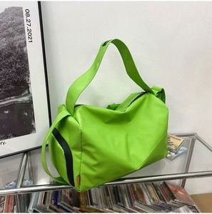Bolsa de Viaje de Fin de Semana Impermeable de Cuero PU para Mujer, Bolsa de Gimnasio Personalizada, Bolsa Deportiva Verde Tipo Caja de Zapatos - Product Image 3