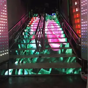 Indoor Outdoor Full Color Shopping Mall Display P2.5 LED Screen Ladder