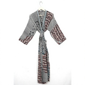 Kimono de Mujer con Cuello en V, Tejido de Crepé de Seda, Estilo Patchwork, Elegante y Romántico, con Estampado Floral, Transpirable, Largo hasta la Rodilla, con Cierre de Cordón - Product Image 1