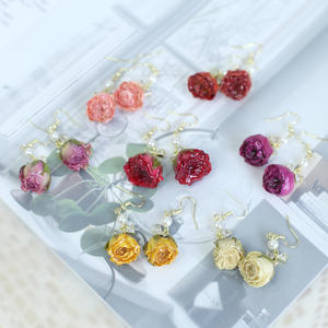 ต่างหูเรซิ่นดอกไม้จริงประดับเพชรซิร์คอนสำหรับผู้หญิง งานแฮนด์เมด สไตล์โรสเฟรช ฮันฟู สไตล์จีนโบราณ ต่างหูจี้ดอกไม้แห้ง - Product Image 1