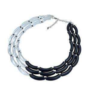 Collier en résine transparente noir et blanc pour femme, design géométrique superposé en acrylique, bijoux tendance pour soirée, cadeaux de fête - Product Image 1