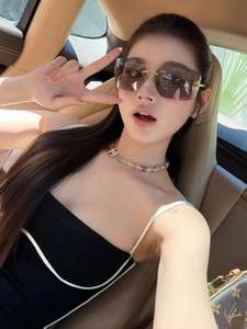 เดรสสั้นรัดรูปสไตล์ Y2K สำหรับผู้หญิง คอลเลคชั่นซัมเมอร์ 2026 สายเดี่ยวเซ็กซี่ แต่งขอบตัดกัน เหมาะสำหรับงานปาร์ตี้และคลับ สีดำ - Product Image 2