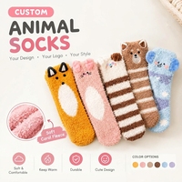 Chaussettes d'hiver en polaire corail personnalisées pour femmes, mi-mollet, broderie animale de dessin animé, antidérapantes pour la maison et le sommeil, avec logo personnalisé, vente en gros