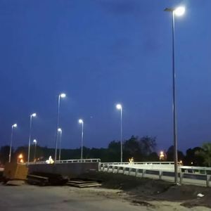 ไฟถนนโซลาร์เซลล์แบบออลอินวันคุณภาพสูง 60W 80W โมโนคริสตัลไลน์ซิลิคอน LED สำหรับภายนอกอาคาร กันน้ำ IP65 - Product Image 5