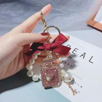 Porte-clés personnalisé en alliage de zinc en forme de flacon de parfum, breloque de voiture, pendentif de sac pour femme, bijou de haute qualité, tendance mode, promotionnel