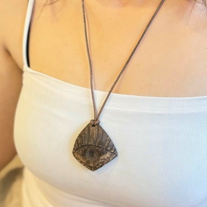 Colgante de cáscara de coco decorativo hecho a mano, joyería natural de último diseño étnico con accesorios de moda - Product Image 6