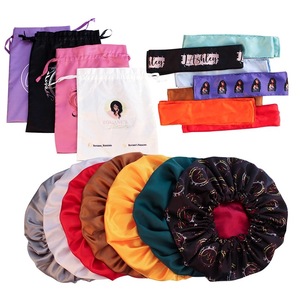 En gros, <span class=keywords><strong>Bonnet</strong></span> de <span class=keywords><strong>nuit</strong></span> en <span class=keywords><strong>satin</strong></span> doux personnalisé avec logo imprimé, marque privée, et ensemble de bande élastique en soie pour cheveux - Product Image 3