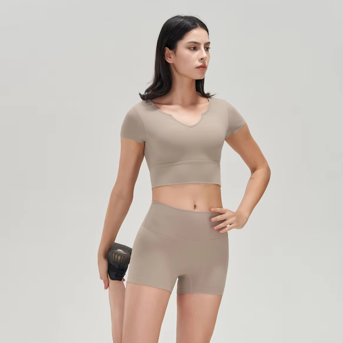 OEM Breathable Running Tight-Fitting Chest Pads Short-Sleeved V-Neck Vest Fitness Gym Sports Top Yoga Sports Wear for Women