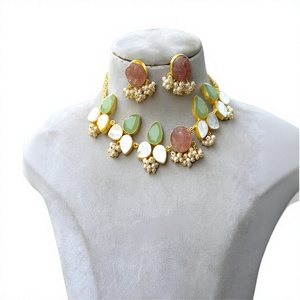 Impresionante Conjunto de Collar y Aretes de Perlas de Imitación Chapadas en Oro, Joyería de Moda para Mujer, Regalo de Boda - Product Image 2