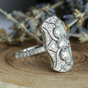 Anillo de Estilo Palaciego Vintage con Diseño Creativo Calado para Mujer - Product Image 4