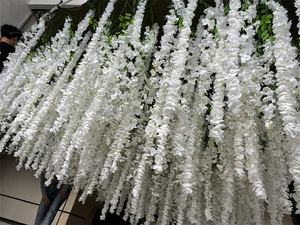 Fleur suspendue lisse avec des fleurs suspendues de glycine blanche avec des forums de mariage de réception en tissu - Product Image 4