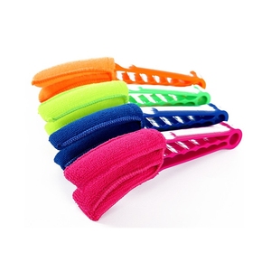 三重百叶窗清洁工具威尼斯百叶窗除尘器，带2个微纤维套筒手持式清洁刷 - Product Image 1