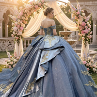 Robe de bal moderne en satin bleu ciel avec décorations florales et traîne chapelle pour Quinceañera et bal de promo, idéale pour les robes de 15 ans