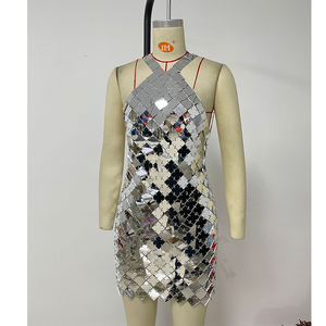 Robes de soirée sexy sans manches et dos nu pour femmes, en or, avec chaîne de mailles carrées argentées, mini-robe à bretelles - Product Image 3