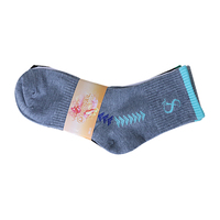 Premium haut de gamme prix hiver épais sportif Crew chaussettes pour femmes couleur grise avec des motifs de flèche Polyester/coton