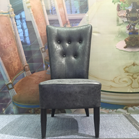 Chaise de salle à manger à dossier haut pour restaurant et hôtel, chaise rembourrée capitonnée en cuir PU noir, pieds en bois massif