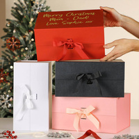 Boîte cadeau rigide pliable en carton rouge de luxe avec logo personnalisé, fermeture magnétique, finition mate et gaufrage