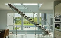Escalier flottant moderne en bois avec marches en bois, design d'escalier moderne américain, escalier flottant décoratif intérieur solide avec garde-corps en verre